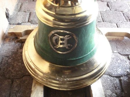 fotos e imagenes campana de bronce Pulido patinado verde