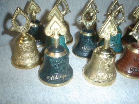 foto de campanas de bronce para recuerdo
