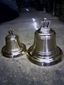 imagen campana de bronce pulida patinada cafe en bronce rojo